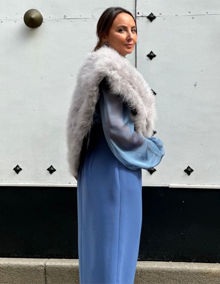 Estola de pluma de avestruz gris para invitada