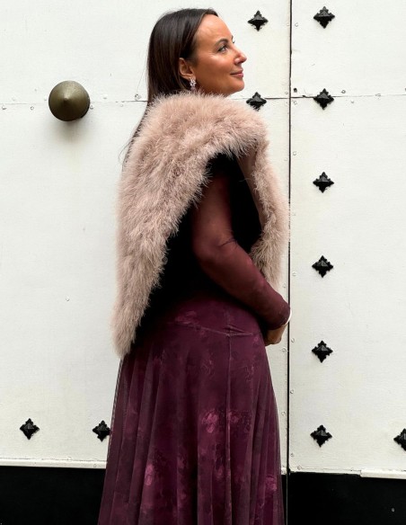 Ostrich feather wrap powder pink for wedding guests