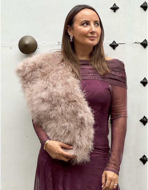 Ostrich feather wrap powder pink for wedding guests