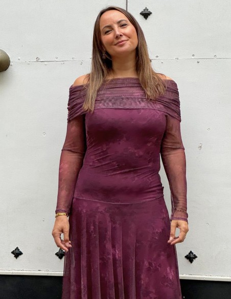 Longue robe de soirée imprimée avec encolure bardot et manches en tulle