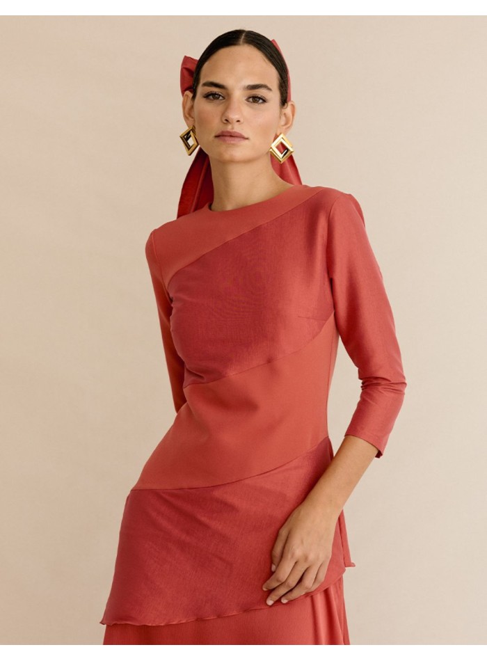 Vestido de fiesta con mezcla de tejidos y falda de gasa coral
