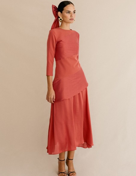 Vestido de fiesta con mezcla de tejidos y falda de gasa para ocasiones especiales