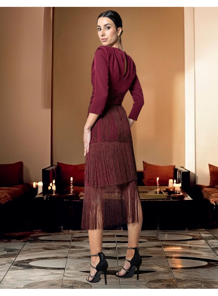 Vestido de cóctel con escote pico y falda de flecos para invitada de boda