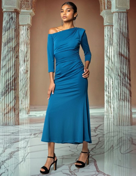 Vestido midi de punto con escote asimétrico y falda con vuelo Vestido midi de punto con escote asimétrico y falda con vuelo