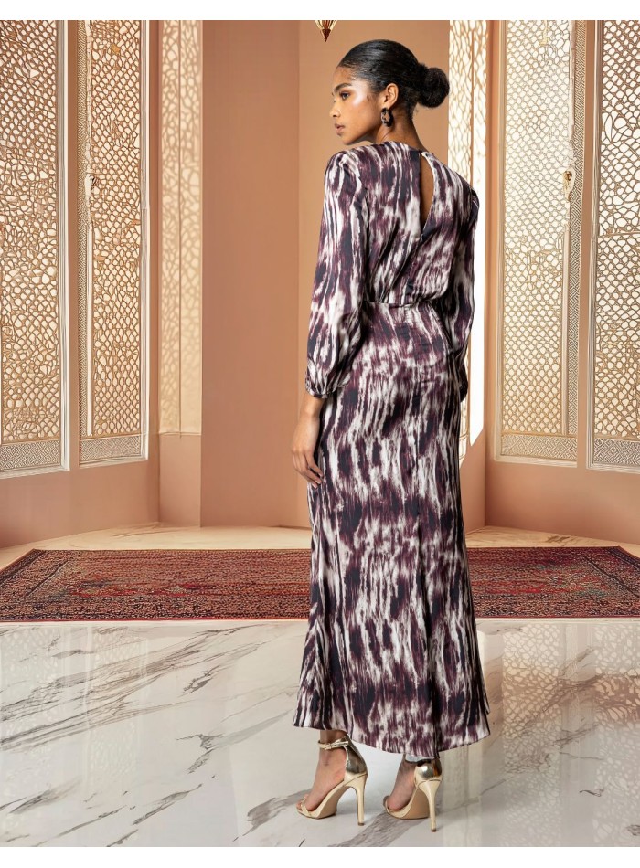 Vestido midi estampado con escote cut-out y falda con vuelo para invitada de otoño