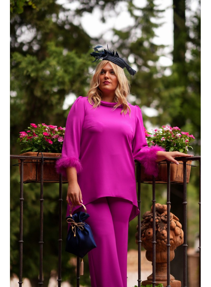 Ensemble pantalon et veste avec détails en plumes