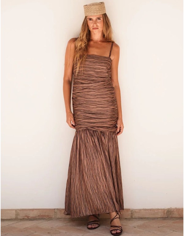 Vestido largo con cuerpo fruncido y falda de volante