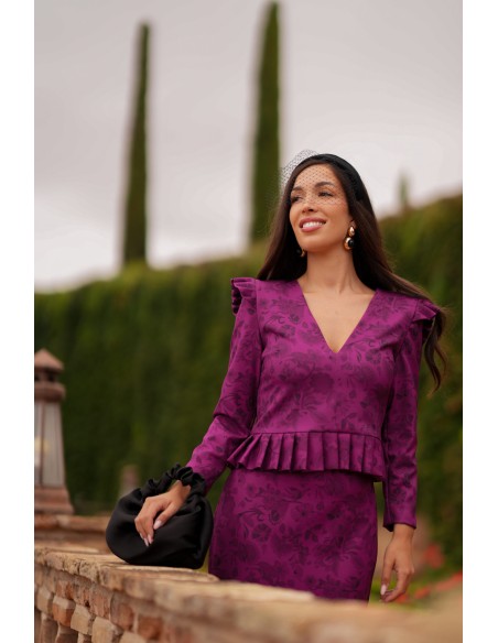 Set of skirt and crop with peplum detail at the waist