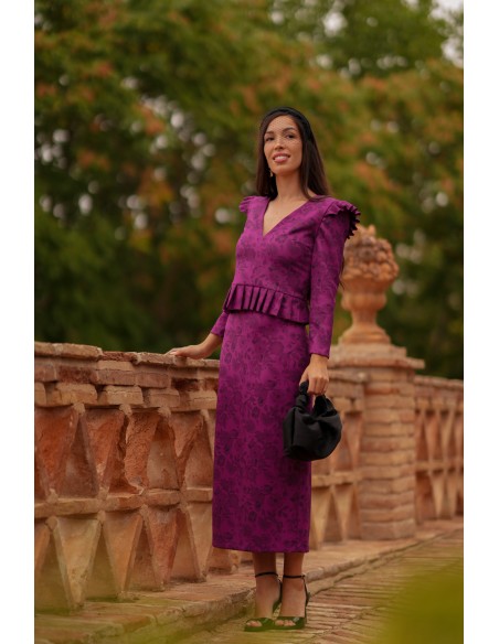 Ensemble composé d'une jupe et d'un jabot avec un péplum à la taille