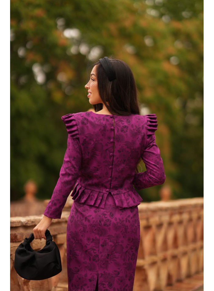 Set of skirt and crop with peplum detail at the...