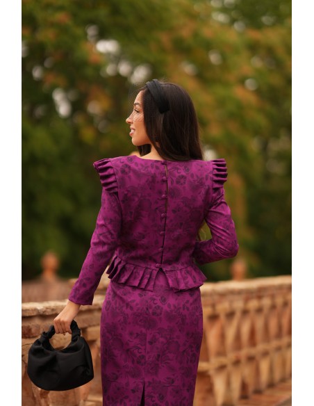 Set of skirt and crop with peplum detail at the waist