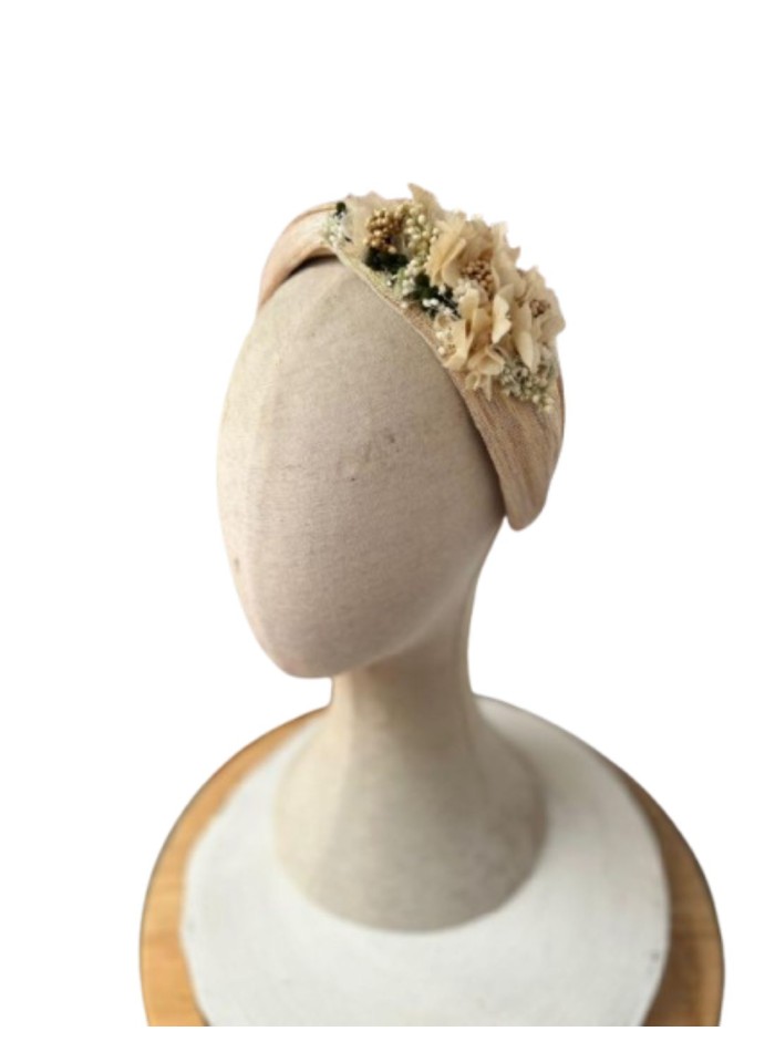 Bandeau d'invité croisé avec des fleurs préservées