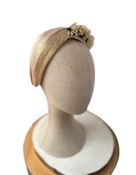 Bandeau d'invité croisé avec des fleurs préservées