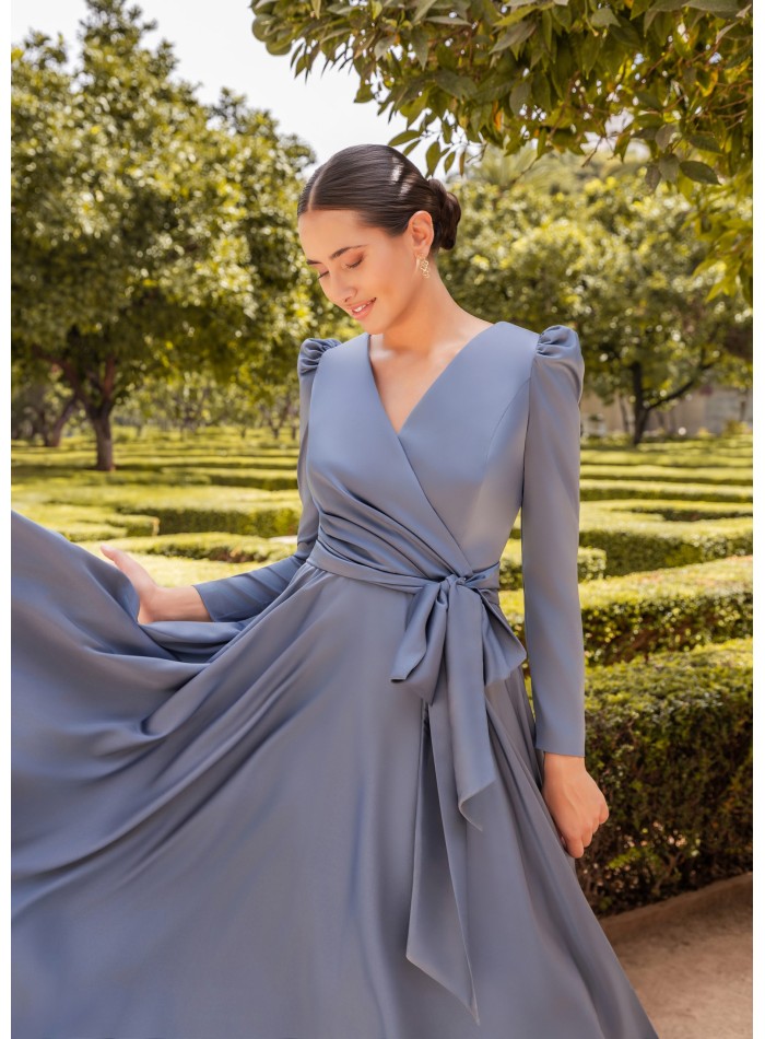 Vestido midi para evento con falda vuelo y lazada