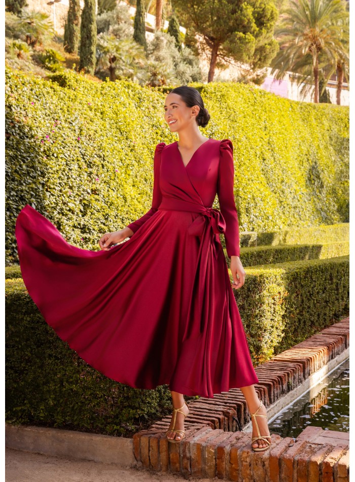 Midi guest dress with V-neckline and lacing