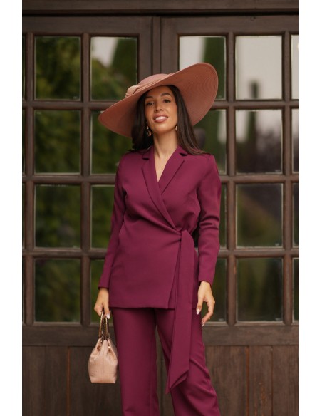 Conjunto de chaqueta cruzada con lazada y pantalón recto con fajín para invitada de boda