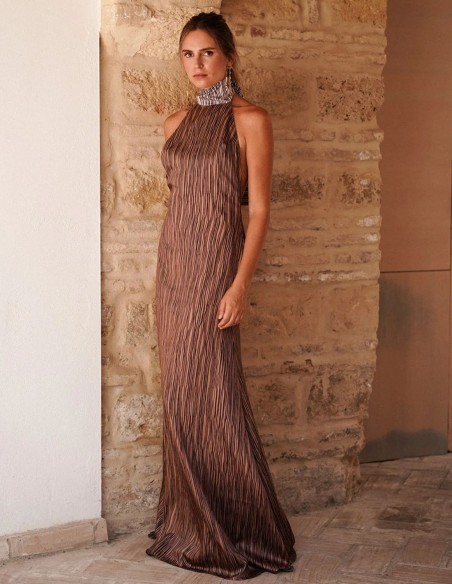 Long guest dress with open back and bow at the neck