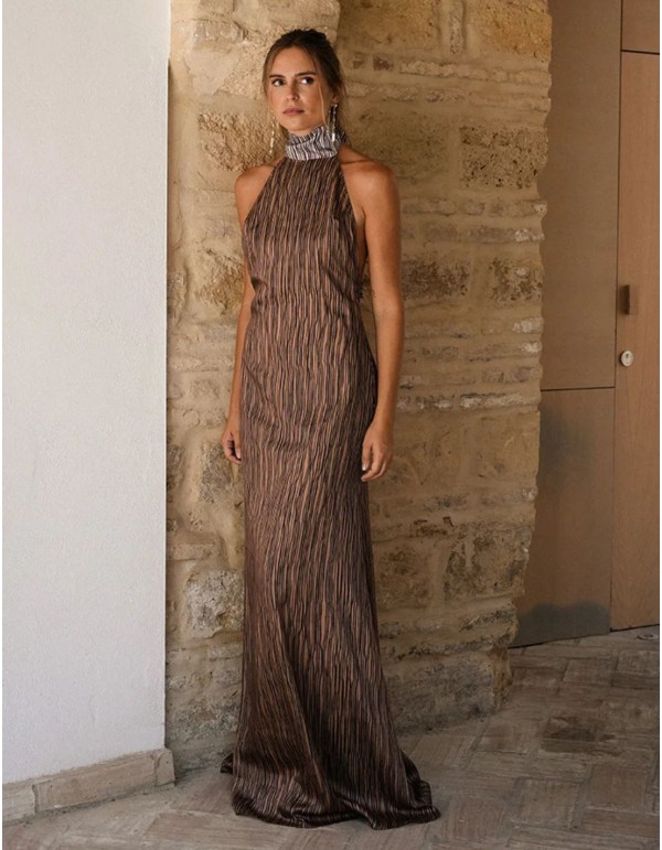 Vestido de invitada largo con espalda descubierta y lazada al cuello 2