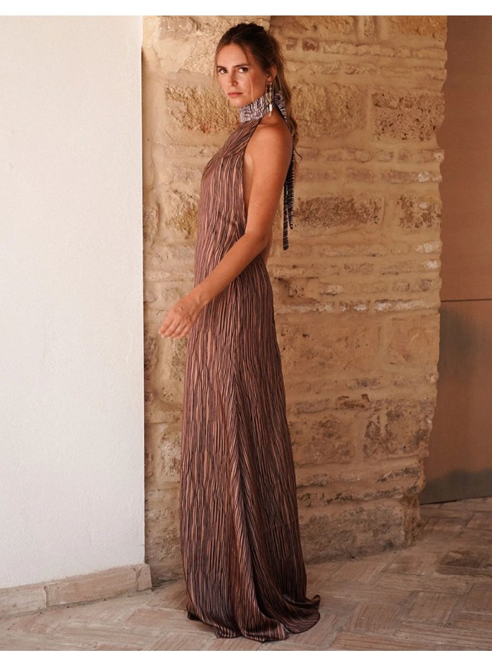Long guest dress with open back and bow at the...