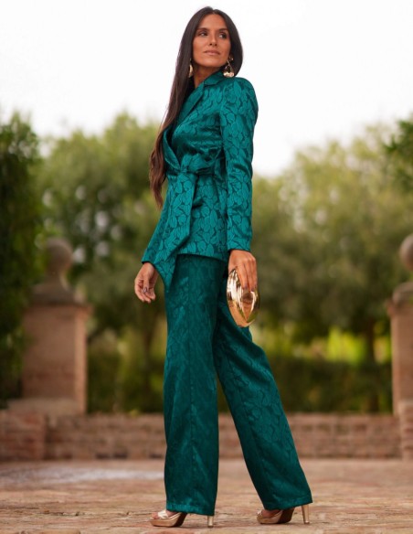 Conjunto de chaqueta cruzada y pantalón recto con fajín