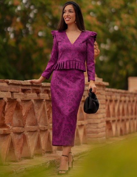 Set of skirt and crop with peplum detail at the waist