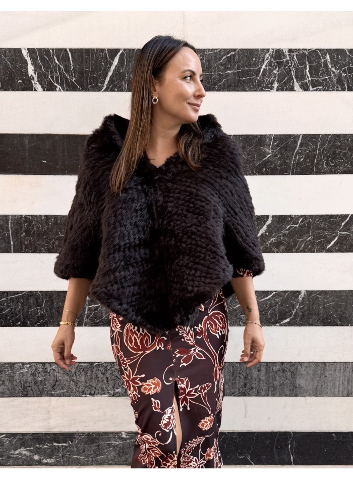 Capa larga de conejo trenzado marrón — elegancia artesanal y abrigo natural