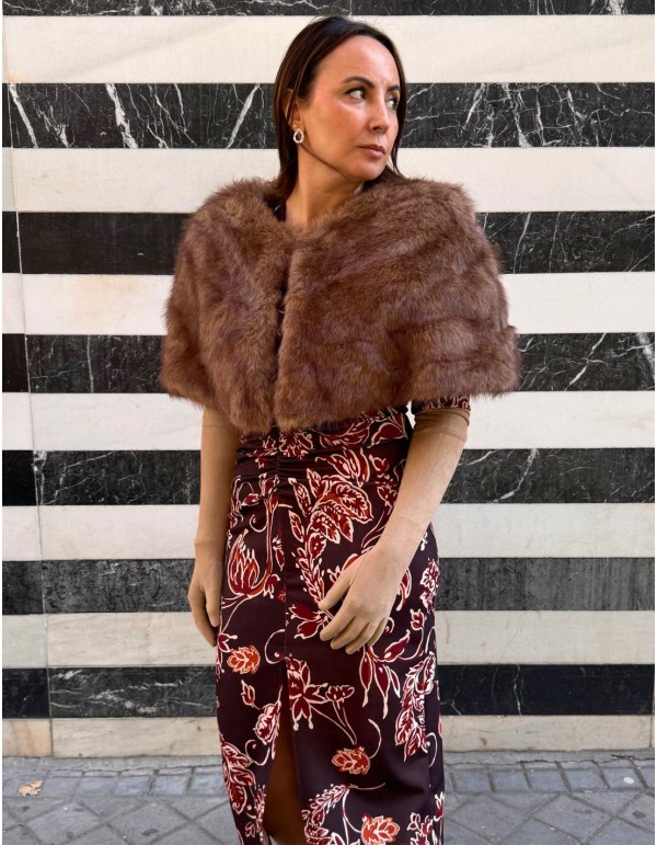 Short guest cape in light brown 2