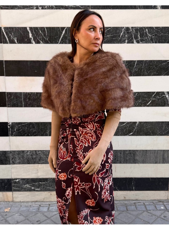 Short guest cape in light brown