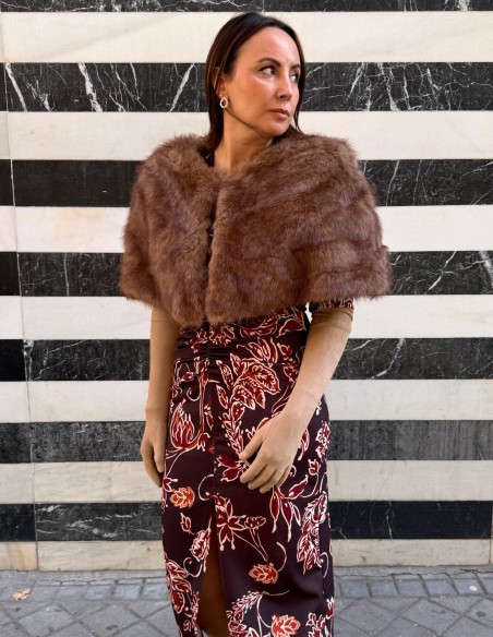 Short guest cape in light brown