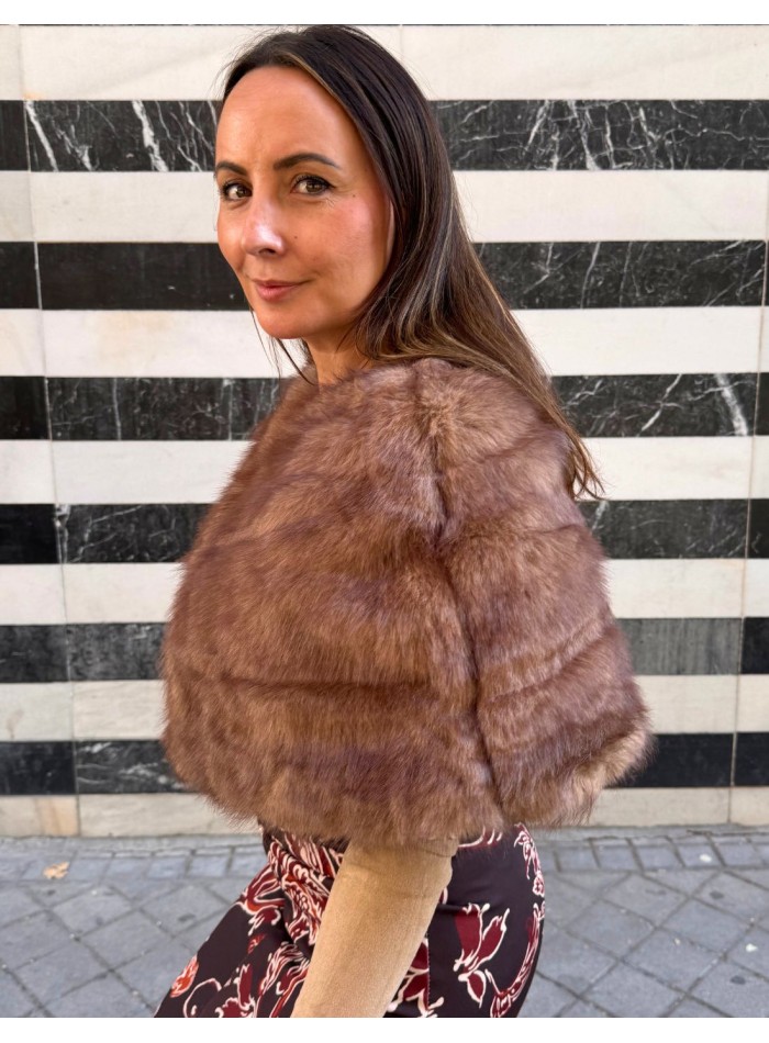 Manteau court pour invités en brun clair