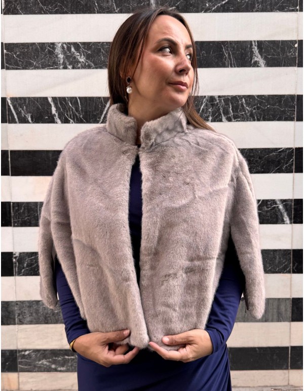 Short guest coat in gray color 2