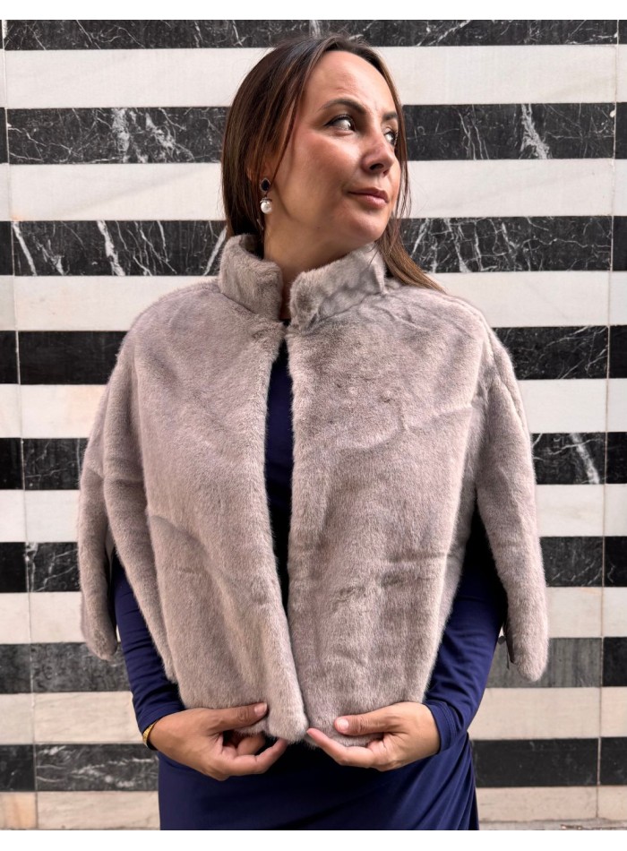 Short guest coat in gray color