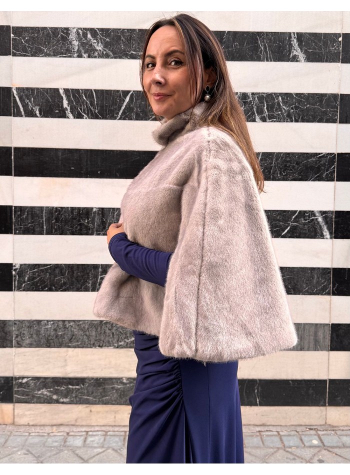 Short guest coat in gray color