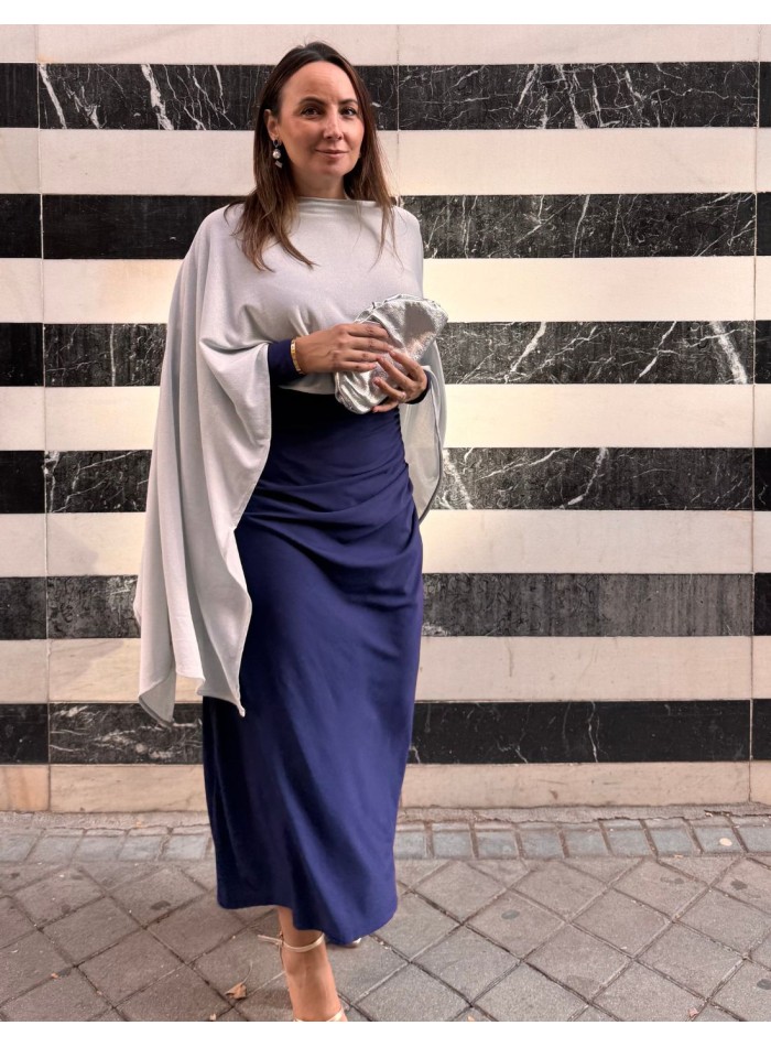 Capa fina plata con brillo para invitada