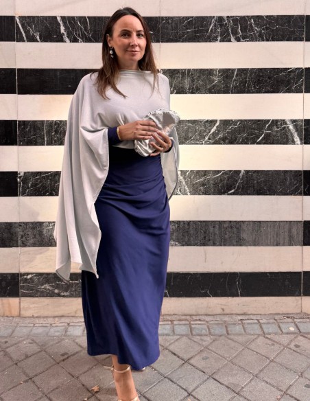 Capa fina plata con brillo para invitada Capa fina plata con brillo para invitada