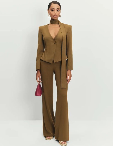 Green high-waisted, wide-legged pants