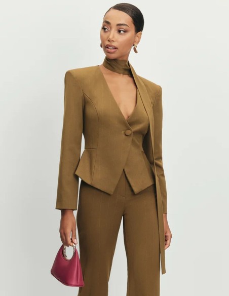 Blazer elegante verde con choker y corte peplum para cenas de empresa Blazer elegante verde con choker y corte peplum para cenas de empresa