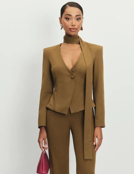 Blazer elegante verde con choker y corte peplum para ocasiones especiales Blazer elegante verde con choker y corte peplum para ocasiones especiales