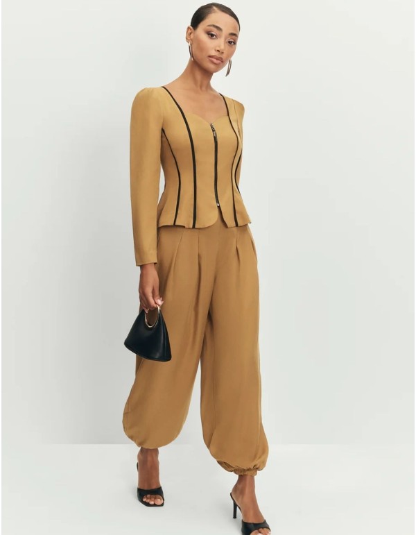 Mustard high-waisted pants with elastic cuffs