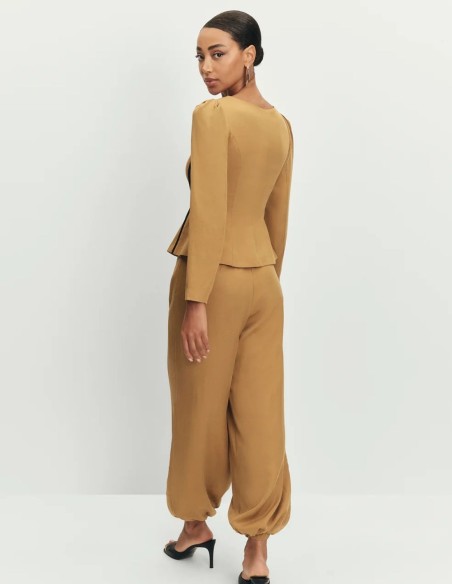 Mustard high-waisted pants with elastic cuffs
