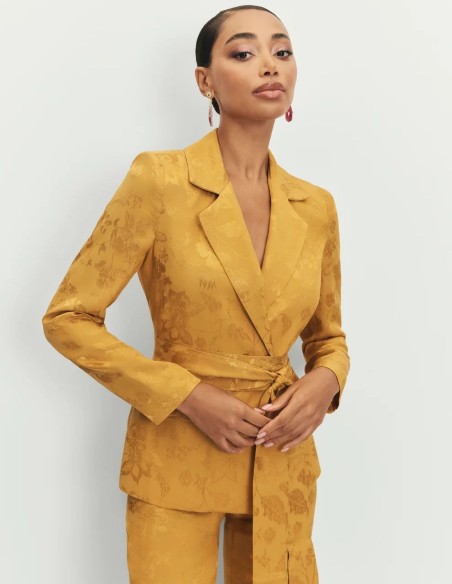 Blazer en jacquard moutarde avec ceinture et boutons recouverts