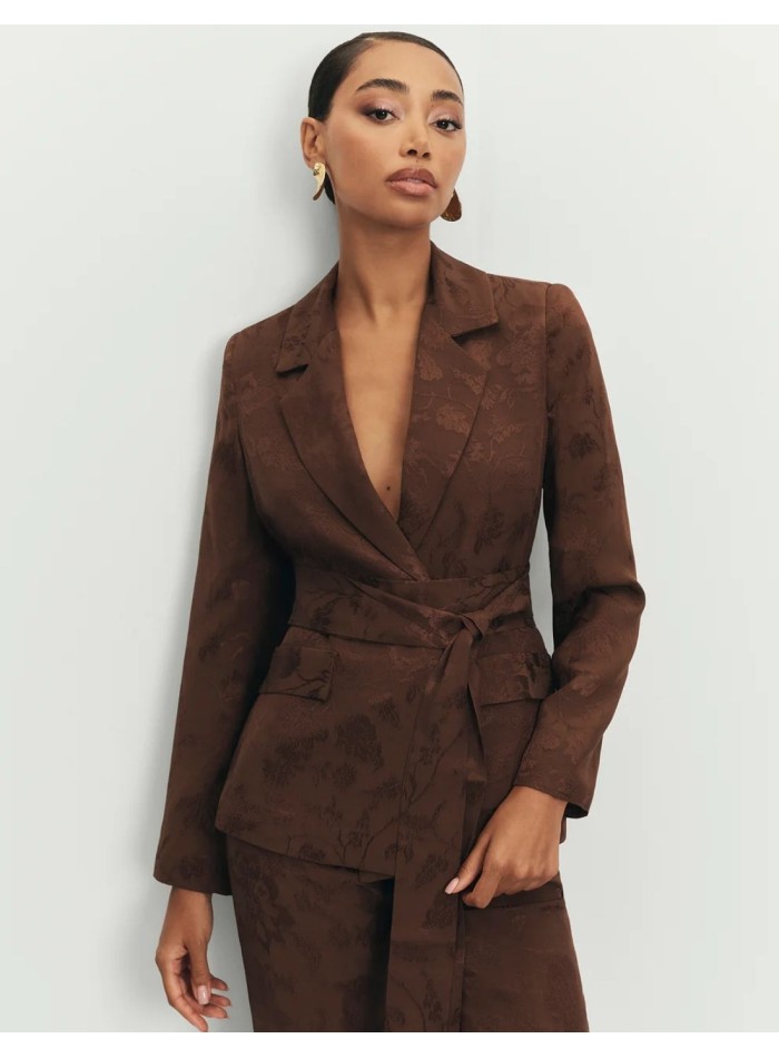 Blazer marrón jacquard con fajín y botones forrados