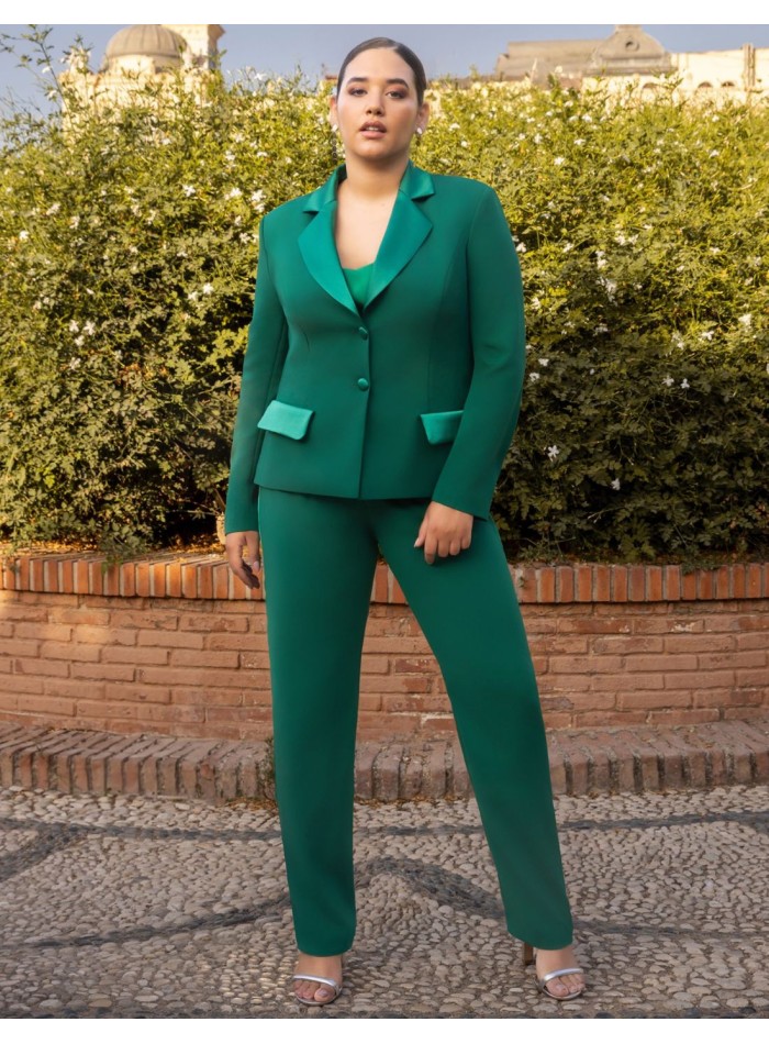 Conjunto de invitada tres piezas de creppe satén verde esmeralda