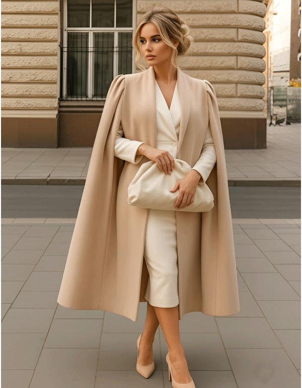 Capa beige con manga abullonada  para invitada
