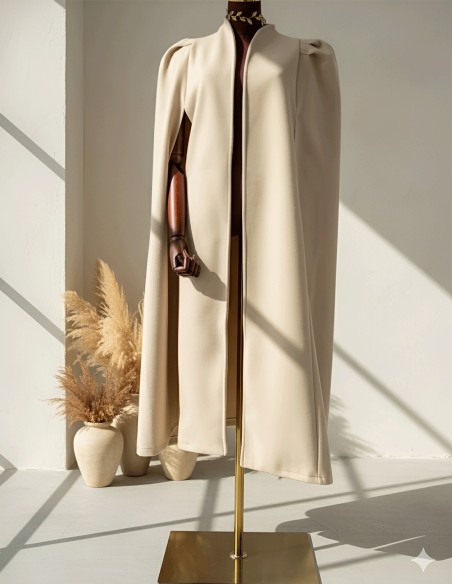 Cape beige à manches bouffantes
