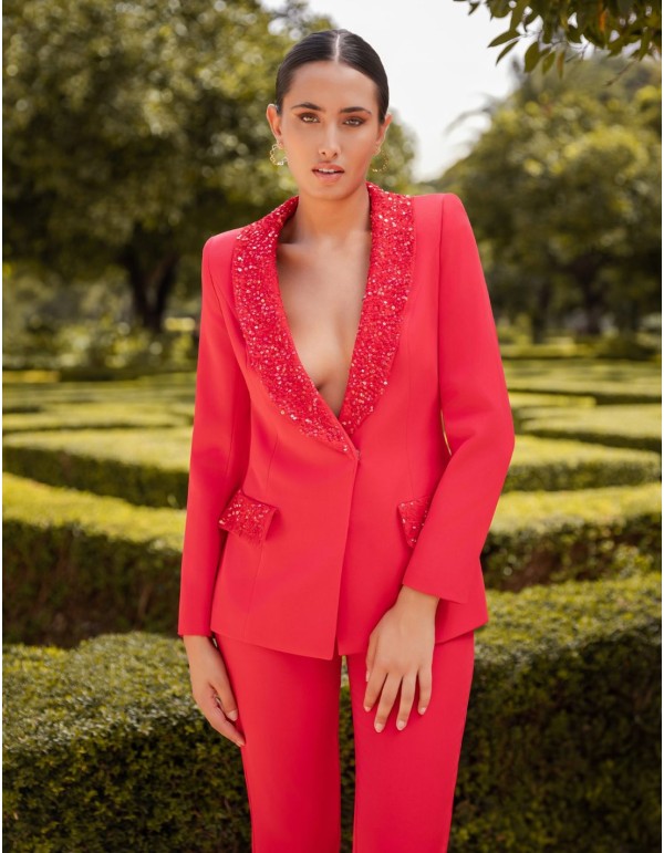 Veste de costume rouge avec détails en paillettes