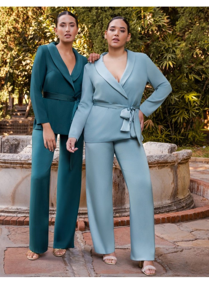 Traje de chaqueta para invitada verde botella con lazada