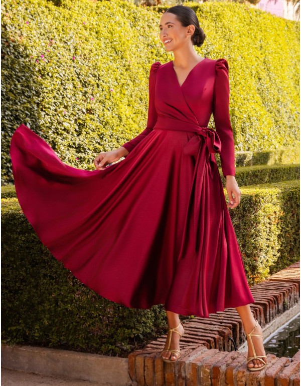 Midi guest dress with V-neckline and lacing