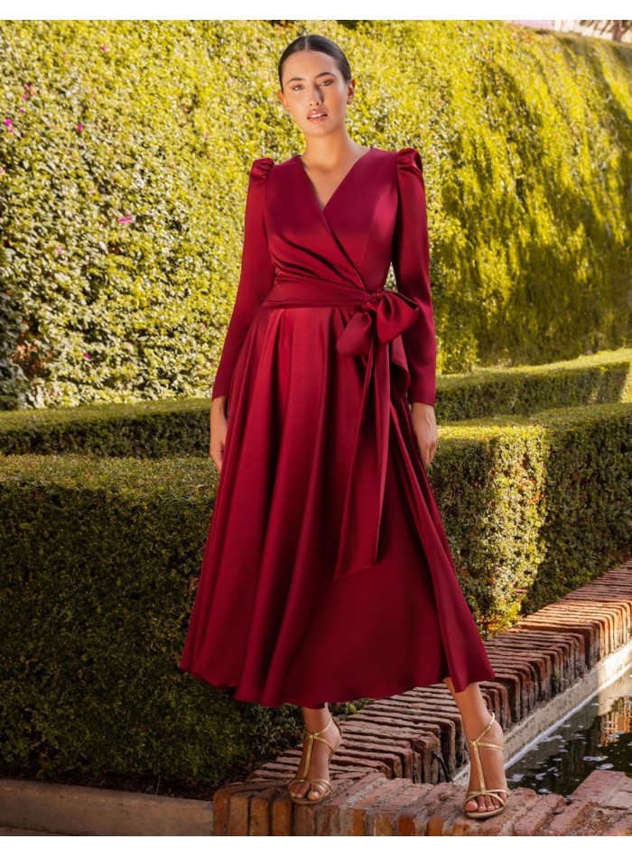 Midi guest dress with V-neckline and lacing