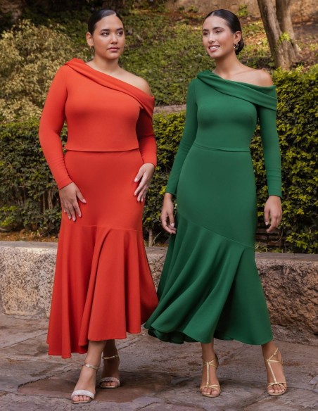 Conjunto de invitada color teja con falda midi y escote asimétrico Conjunto de invitada color teja con falda midi y escote asimétrico